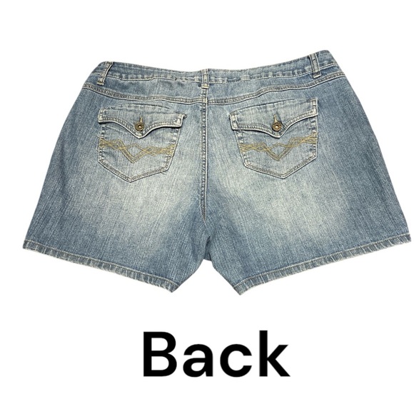 Cato Blue Jean Shorts size 16w
BIN C - Picture 5 of 5
